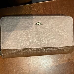 Brand new ROOTS zippered wallet